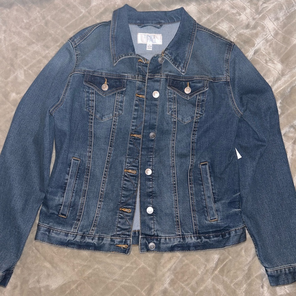 TIME AND TRU • LARGE • MEDIUM-WASH • DENIM JACKET • NEW • NEVER WORN